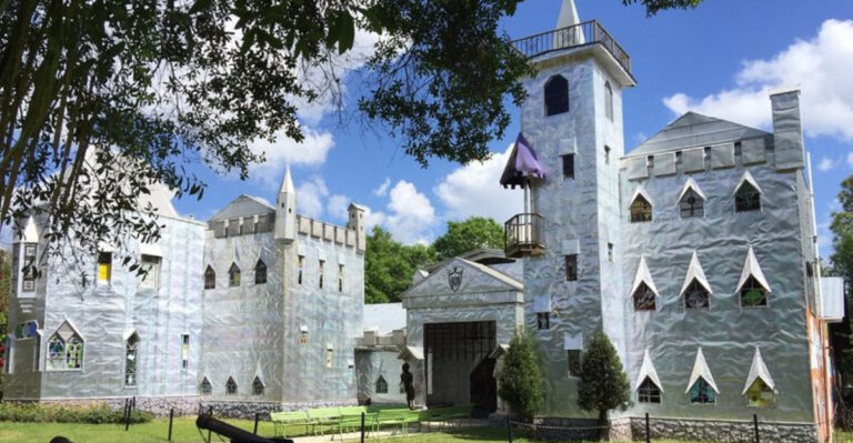 10 Quirky Florida Roadside Attractions Your GPS Won’t Tell You About