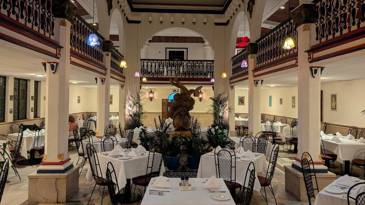 12 Florida Landmark Restaurants That Never Go Out of Style