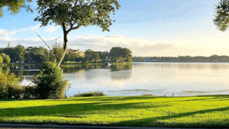 12 Prettiest Walkable Towns in Florida You'll Want to Explore on Foot