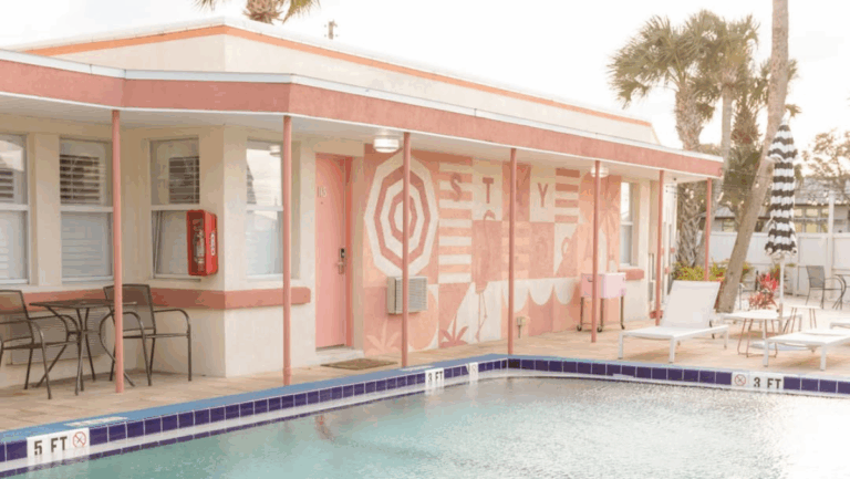 7 Coolest Retro Motels and Hotels in Florida for a Total Throwback Stay