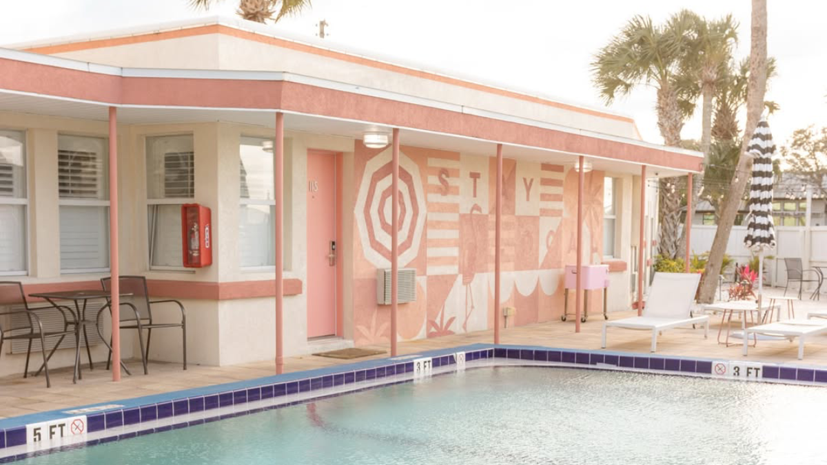 7 Coolest Retro Motels and Hotels in Florida for a Total Throwback Stay