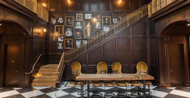 8 Florida Bookstores So Unique They Could Be Movie Sets