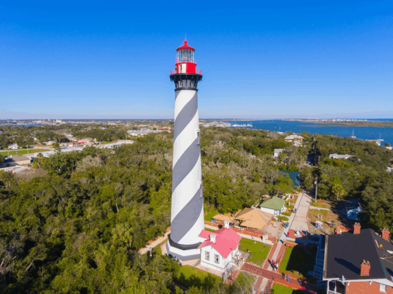 9 Florida Lighthouses So Beautiful You'll Want Them on Your Bucket List