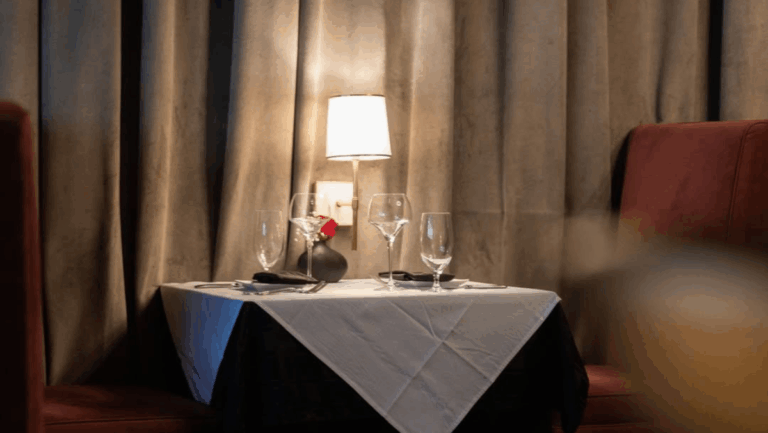 9 Florida Restaurants That Practically Guarantee a Perfect Date Night