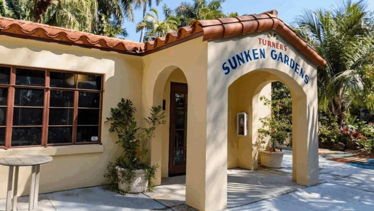 9 Florida Spots Frozen in 1960 and Full of Retro Charm