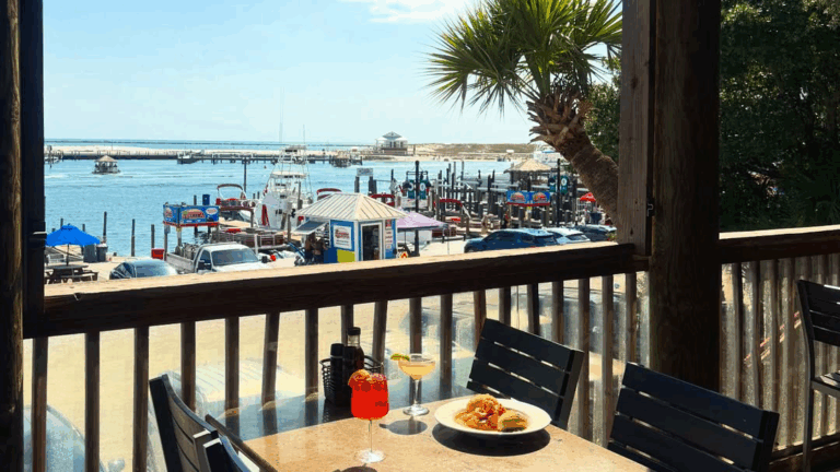 The Florida Crab Cakes Everyone's Raving About Are Hiding in Plain Sight