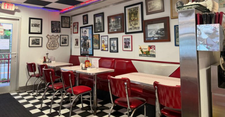 10 Florida Diners That Feel Straight Out of a Retro Movie