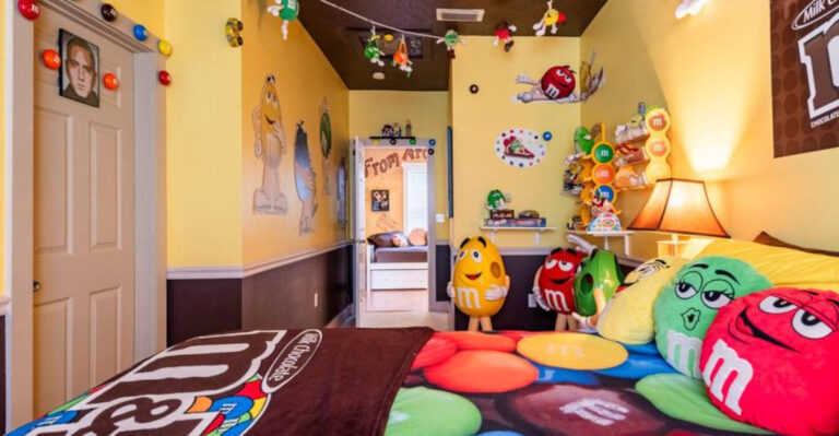 11 Florida Hotels With Wildly Themed Rooms