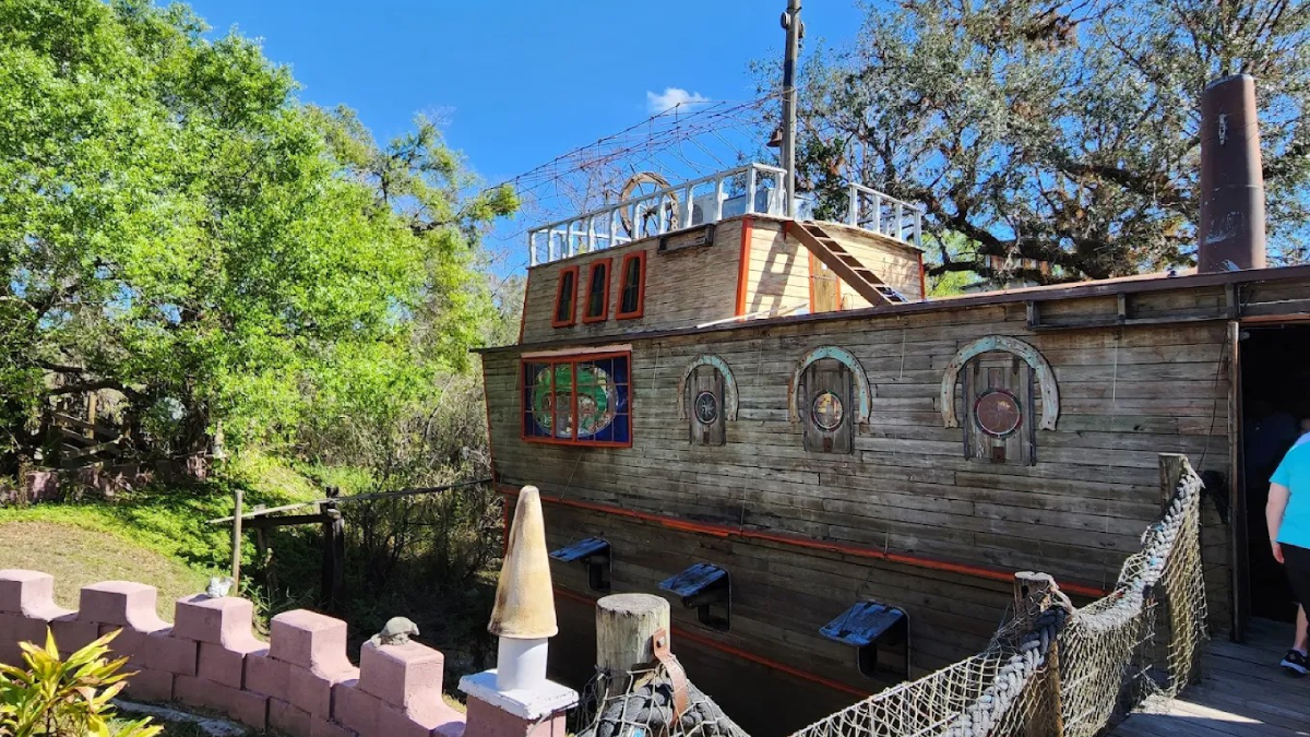 Florida's Most Beautifully Bizarre Restaurants You Have to See to Believe