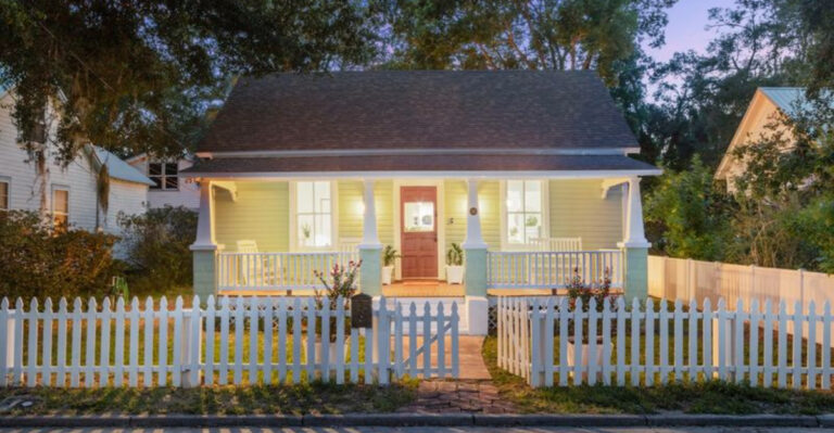 Hallmark Fans Will Fall in Love With This Charming Florida Airbnb