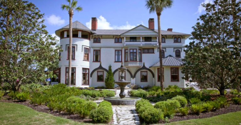 Spend a Weekend in This Indie-Meets-Friendly Florida Small Town