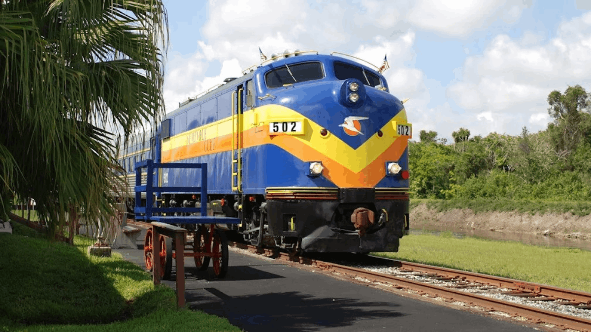 This Florida Dinner Train Feels Pulled Straight From a Classic Agatha Christie Story