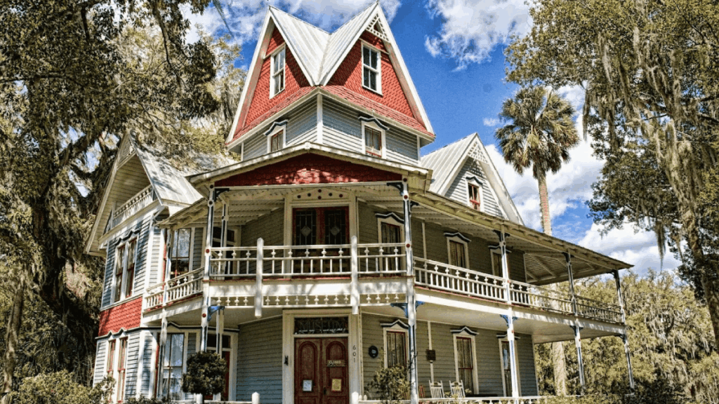 This Quiet Florida Home Has One of the Darkest Paranormal Reputations in the State