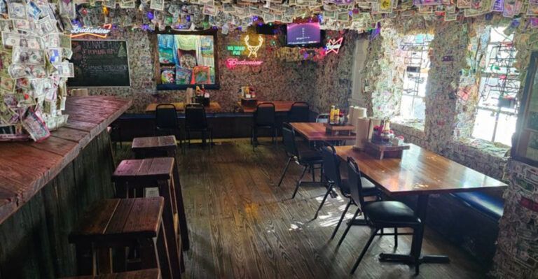 Locals Say This Florida Restaurant Is Worth the Drive — Even Without a View