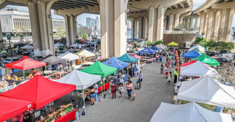 This Florida Farmers Market Feels More Like a Small-Town Festival (And It’s Only Open One Day a Week)
