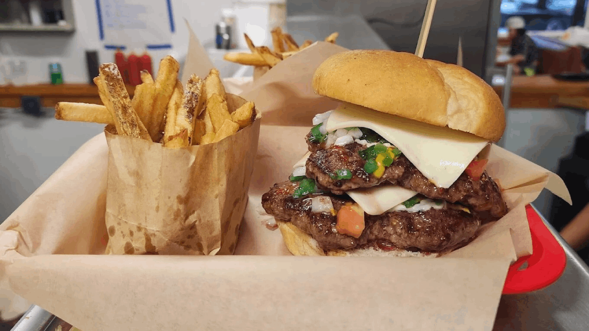 Why Locals Swear This Old-Florida Burger Joint in Floral City Is Worth the Drive