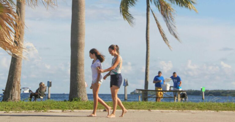 A No-Car Guide to Exploring Florida: Cities and Towns That Are Actually Walkable