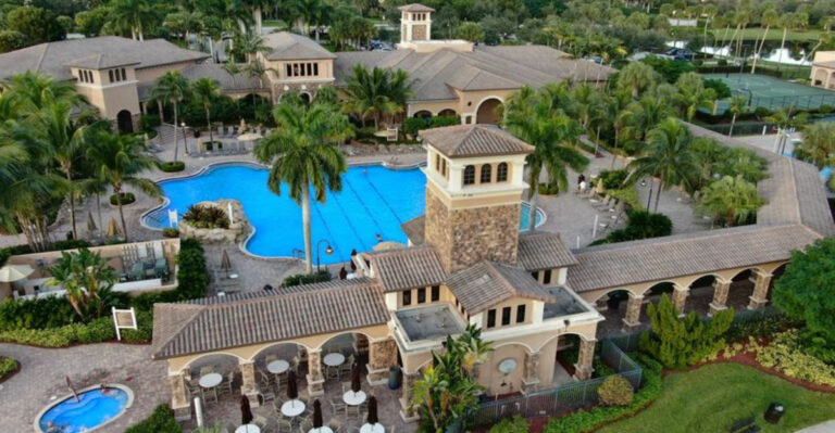 Florida’s Richest Small Town Is Right Next Door To The Everglades