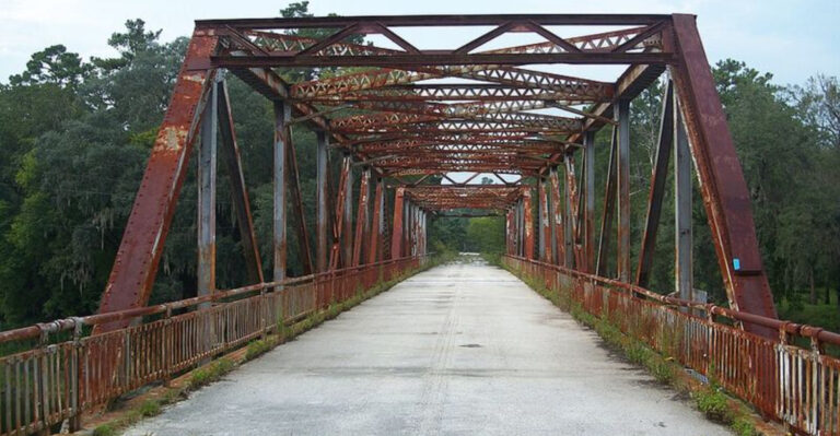The Abandoned Florida Ghost Town Hidden Where Two Rivers Meet