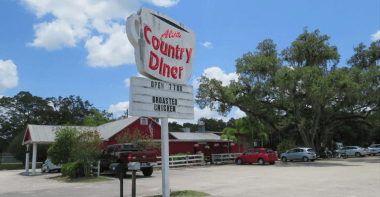 The Coziest Little Florida Diner with the Crispiest Fried Chicken (and the Sweetest People)