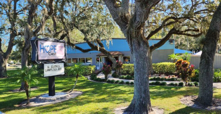 The Giant Thrift Store In Florida Treasure Hunters Swear Takes All Day To Explore