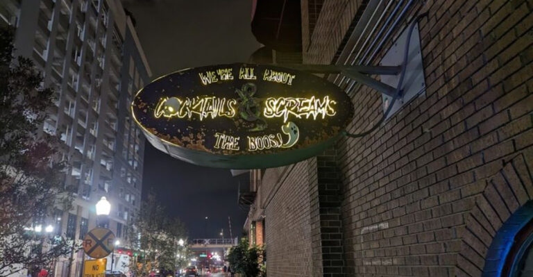 The Haunted Horror-Themed Restaurant In Florida That Keeps Halloween Alive Year-Round