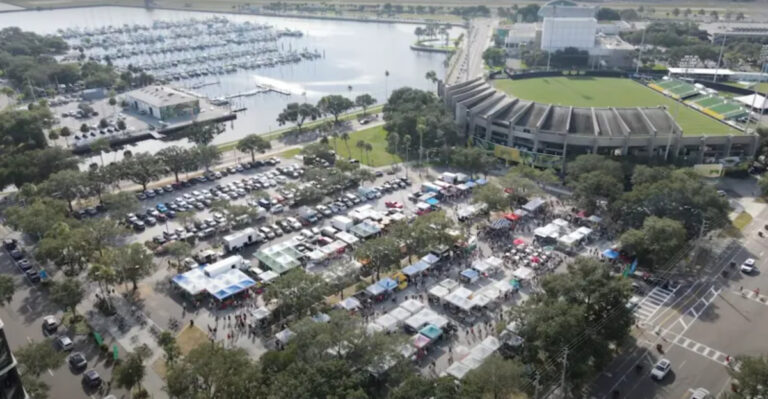 This 400+ Vendor Florida Farmers Market Takes Over Downtown Every Single Weekend