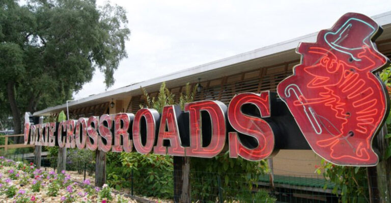 This Classic Titusville Spot Serves Up Sweet Corn Fritters, Rock Shrimp & Retro Vibes