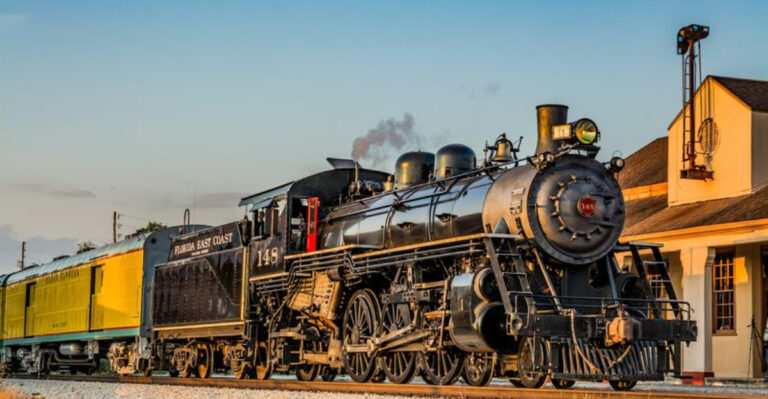 This Small-Town Florida Train Ride Is One Of The Sunshine State’s Best-Kept Secrets