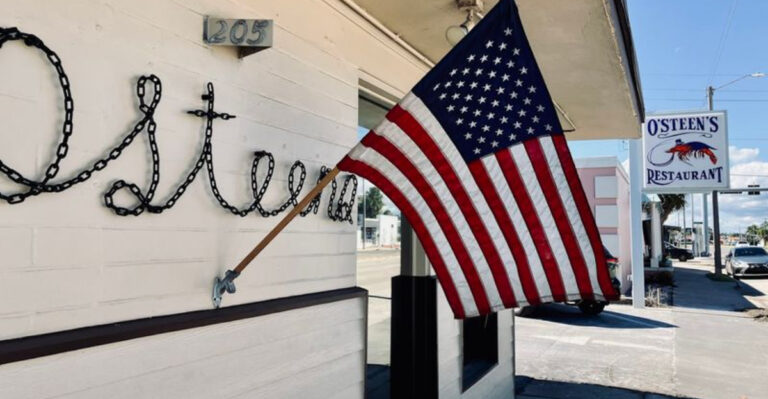 This Tiny Seafood Shack In Florida Has Fried Shrimp Known Around The World