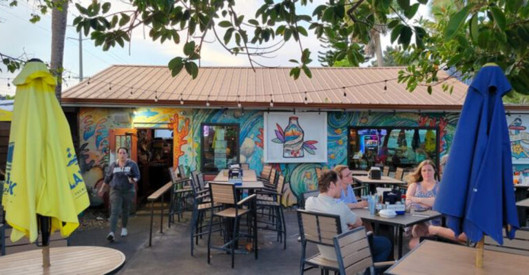 This Tiny Tiki Bar In Florida Is Famous Throughout The County For Its Fried Bologna Sandwich