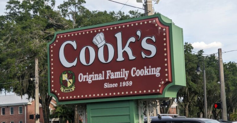 This Underrated Florida Country Restaurant Is Famous For Its Huge Dinner Buffet