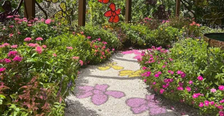 7 Most Beautiful Botanical Gardens to See Flowers in Florida This Spring