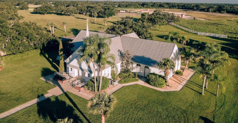 Few Travelers Know About This Rustic Florida Retreat Surrounded by Wild Beauty