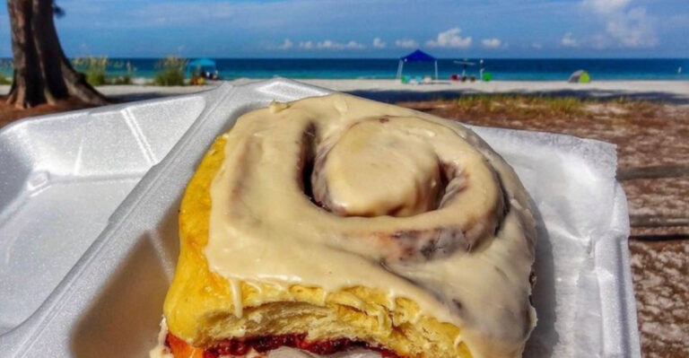This Amish Restaurant in Florida Is Famous for Its Legendary Cinnamon Rolls