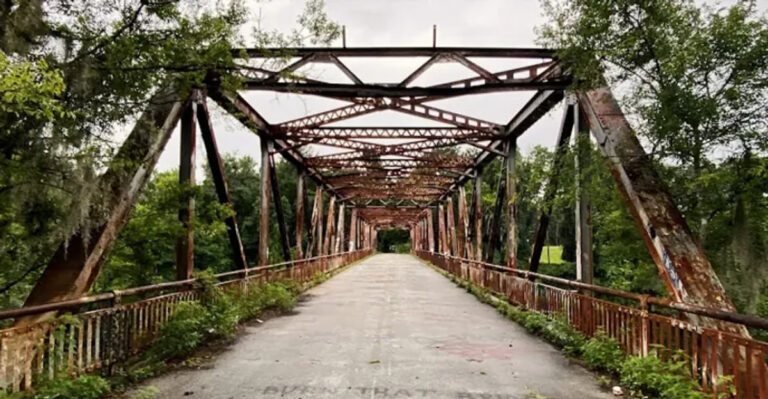 This Florida Trail Leads To A Ghost Town Almost No One Knows Exists