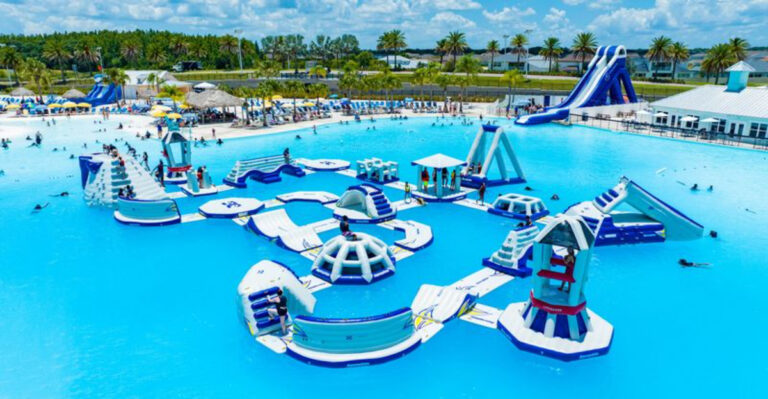 This Hidden Crystal Lagoon in Florida Feels Like the Caribbean (But It’s 30 Minutes From Tampa)