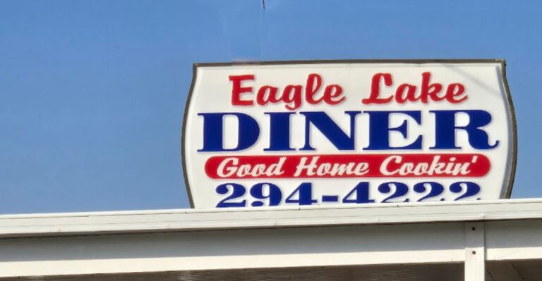 This Hidden Florida Breakfast Spot Has the Coziest Vibes and the Friendliest Regulars