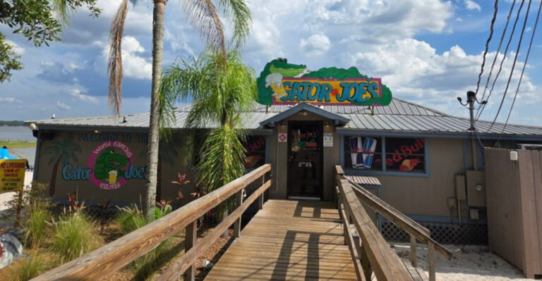 This Hidden Florida Restaurant Has Fish And Chips So Good People Drive For Hours