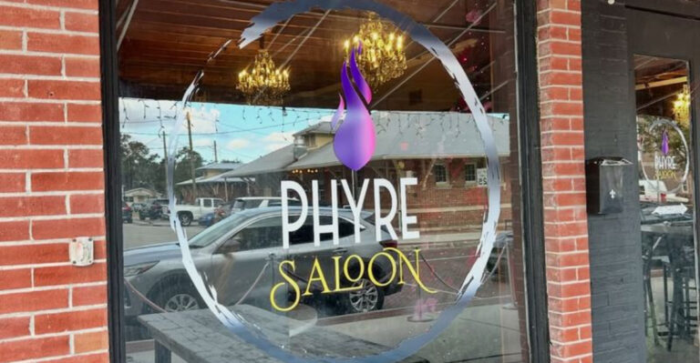 This Hidden Florida Steakhouse Serves Incredible Tomahawk Steaks In A Historic 1909 Building