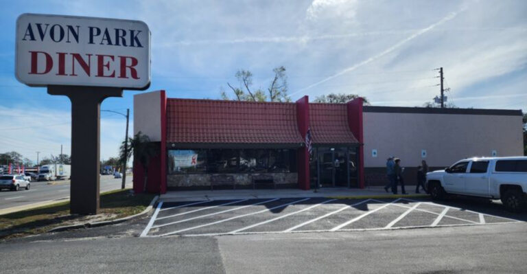 This Laid-Back Florida Diner Is a Love Letter to Pancakes, Bacon, and Small-Town Mornings