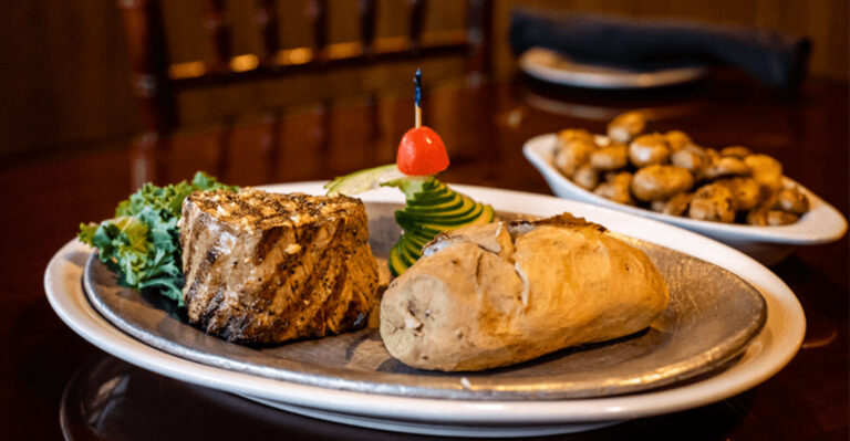 This Middle-of-Nowhere Florida Restaurant Is Famous for Its Unforgettable Steaks