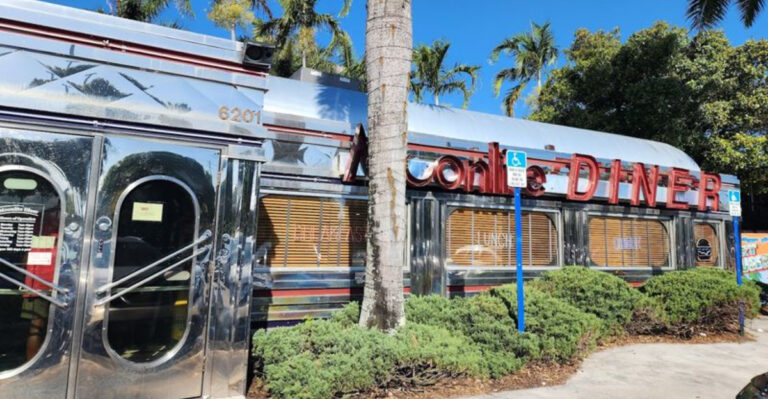 This Retro Fort Lauderdale Spot Serves Giant Pancakes, Great Sandwiches, and a 1950s Vibe