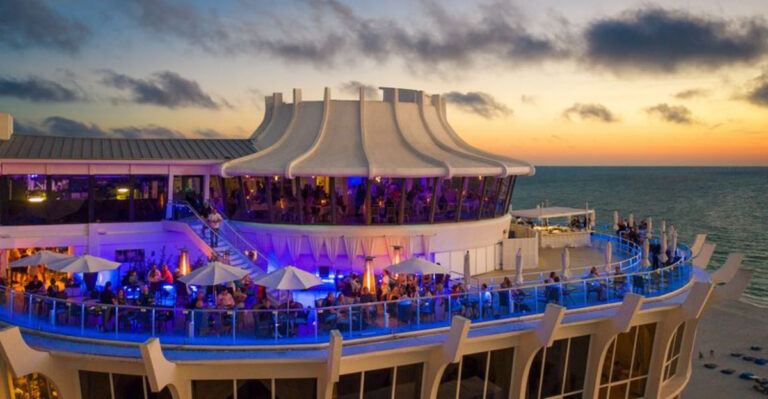 This Spinning Rooftop Restaurant in Florida Has Some of the Best Ocean Views Around