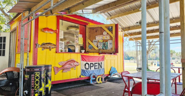 11 Tiny Seafood Shacks In Florida That Locals Swear By