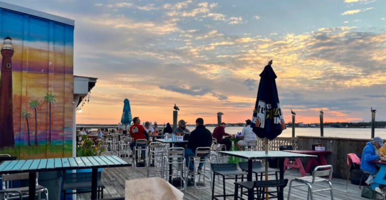 Florida’s 15 Most Iconic Seafood Spots Are Quietly Dominating the Food Scene