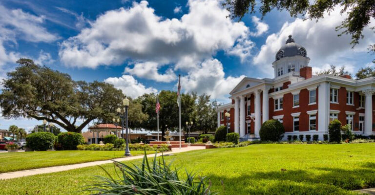 Life Slows Down In This Charming Florida Town Where Rent Is Still Under $800