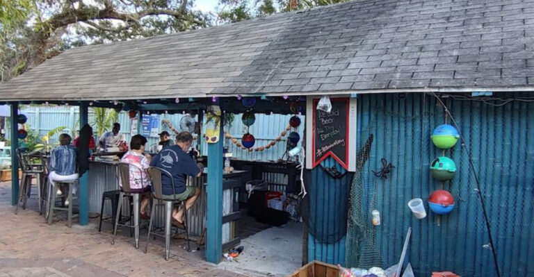 Locals Want To Keep This Hidden St. Petersburg Restaurant All To Themselves