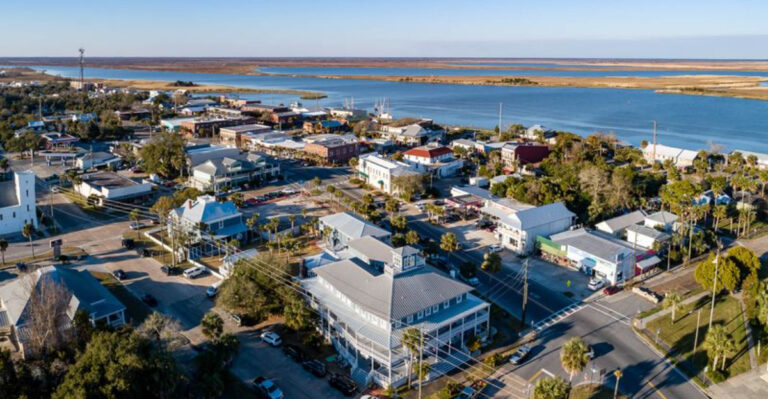 Retirees Are Flocking to This Florida Small Town, and the Reason Is Obvious