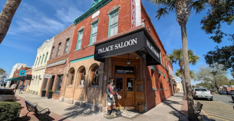 The Oldest Bar in Florida Has Been Welcoming Guests Since 1903